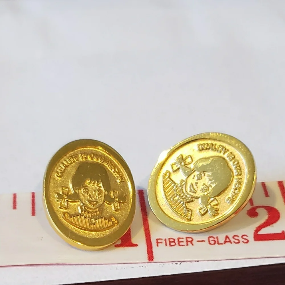 Official Wendy's Cameo Post Earings - Picture 4 of 4